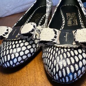 SALVATORE FERRAGAMO - "Vara" SnakeSkin Embossed Leather Black Bow Flats - 6 B